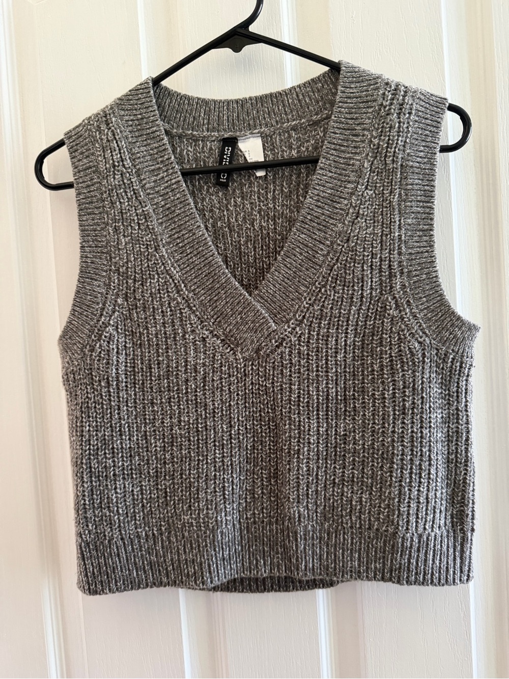 H&M Gray V-Neck Knit Sweater Vest